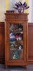 Витрина малая "Бурбон" Слоновая кость BJ835  купить в интернет магазине Мебель из массива. Звоните +7 495 961-63-63 Витрины из массива дерева